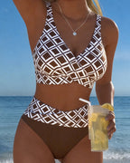 Bikini de dos piezas con corte de sujetador y estampado de rombos.