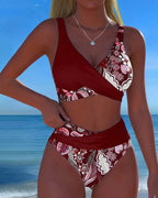 Bikini de moda floral con colores contrastantes