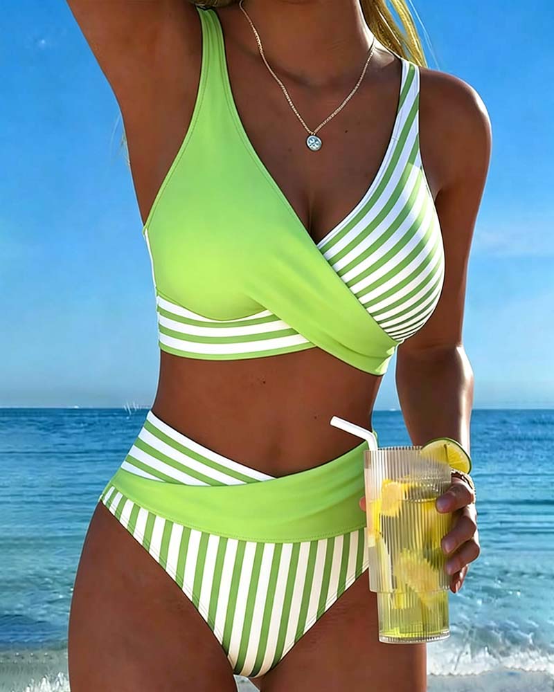 Bikini estampado con rayas cruzadas