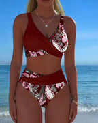 Bikini de moda floral con colores contrastantes