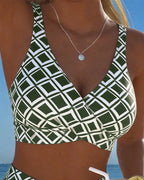 Bikini de dos piezas con corte de sujetador y estampado de rombos.