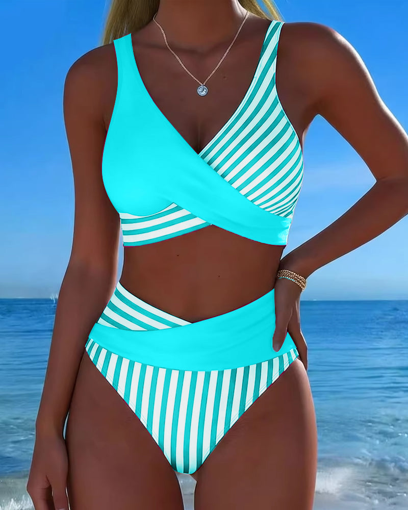 Bikini estampado con rayas cruzadas