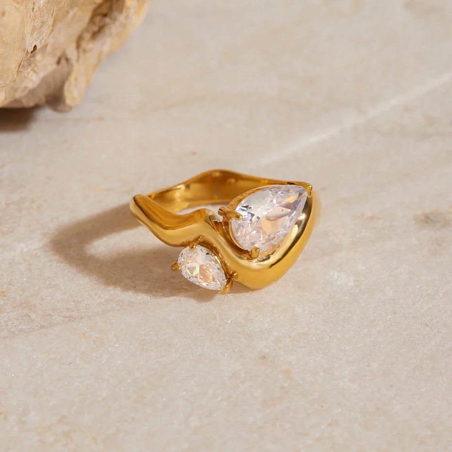 Soletta Diamond Teardrop Gold Ring