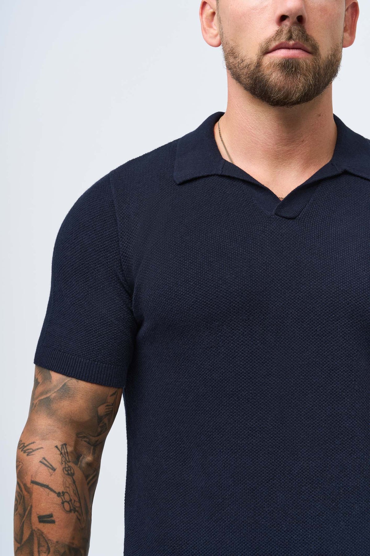 Polo de cachemira premium de corte ajustado