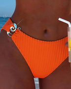 Bikini con estampado vertical y hebilla metálica dividida.