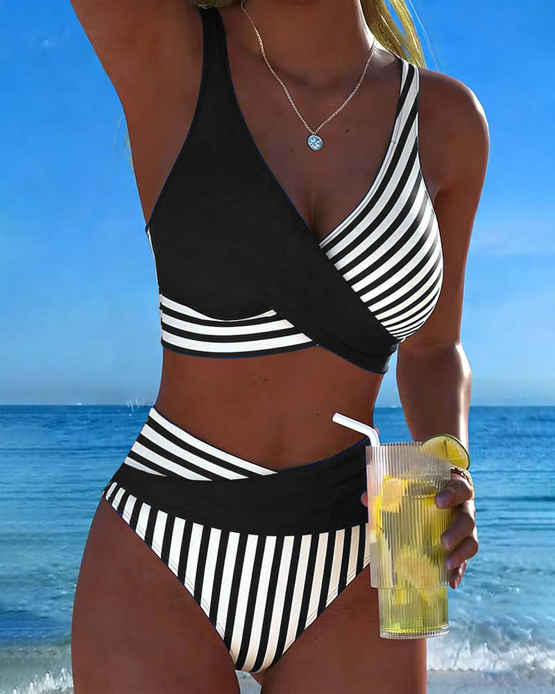 Bikini estampado con rayas cruzadas