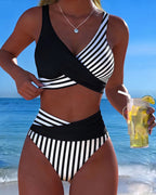 Bikini estampado con rayas cruzadas